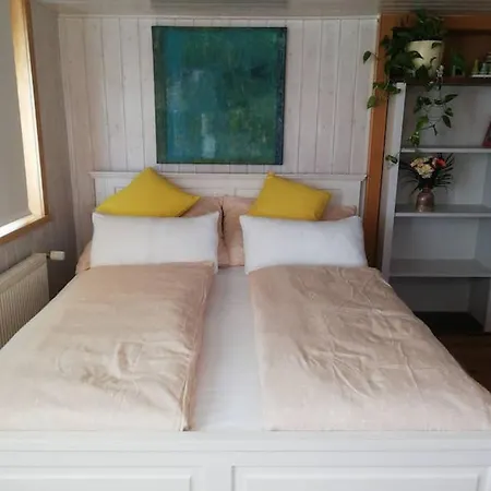 Gemuetliche In Einfamilienhaus *